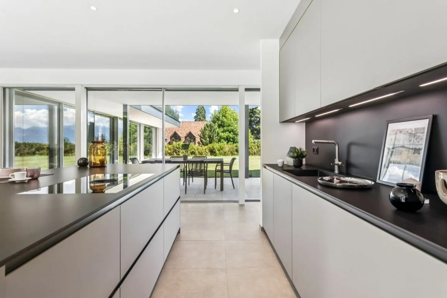 Exceptional new apartment with garden - Photo 6 of 13