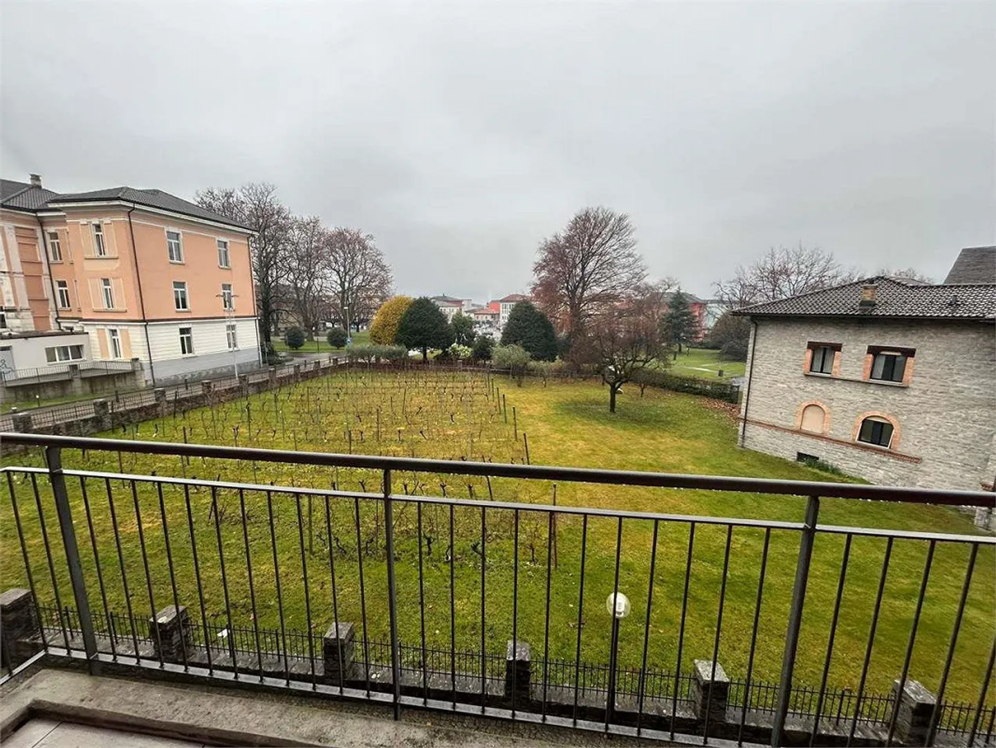 Appartamento spazioso con vista sulla città - Foto 3 di 7