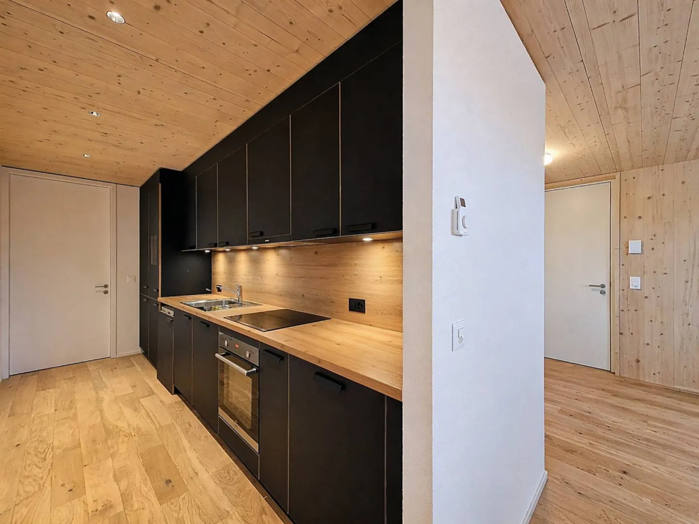 2.5 Room Apartment - Photo 1 of 5