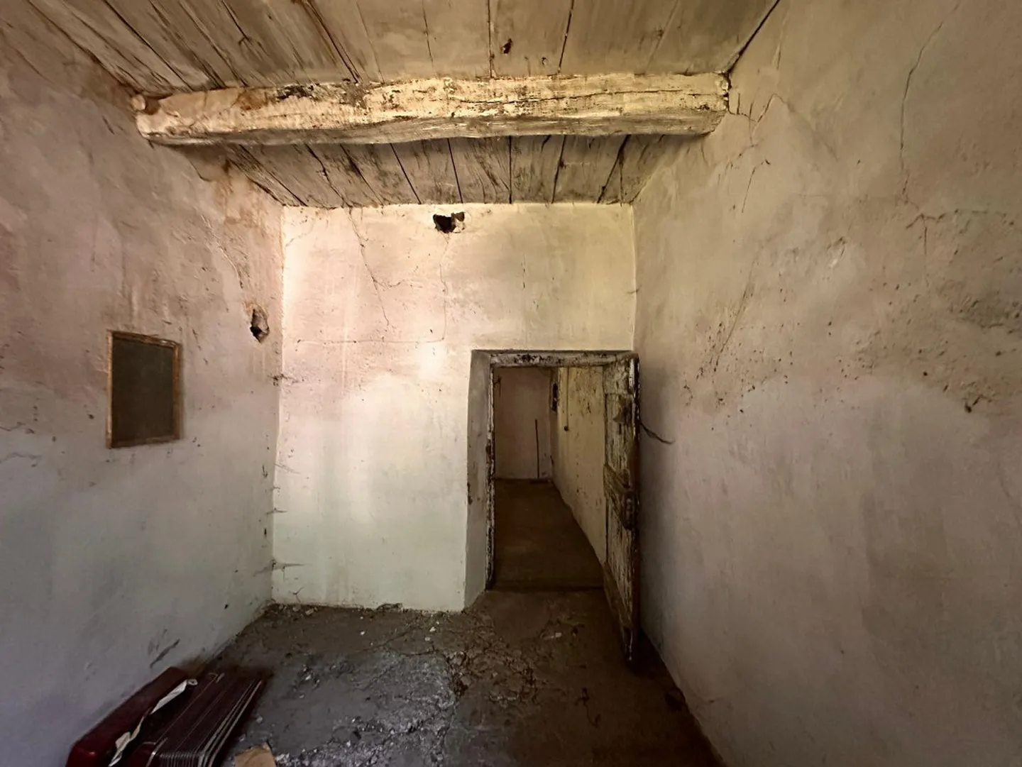 Two historic buildings with private courtyard in the heart of Gordevio - Photo 7 of 15