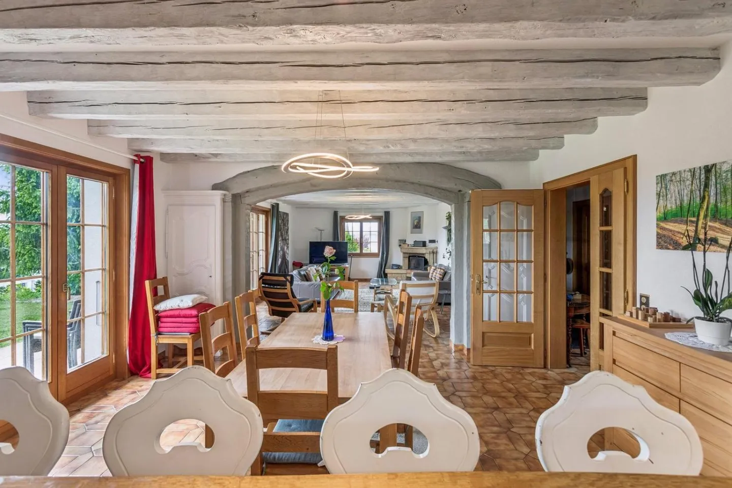 Immergiti nel fascino di questa casa unica a Ursy - Foto 4 di 13