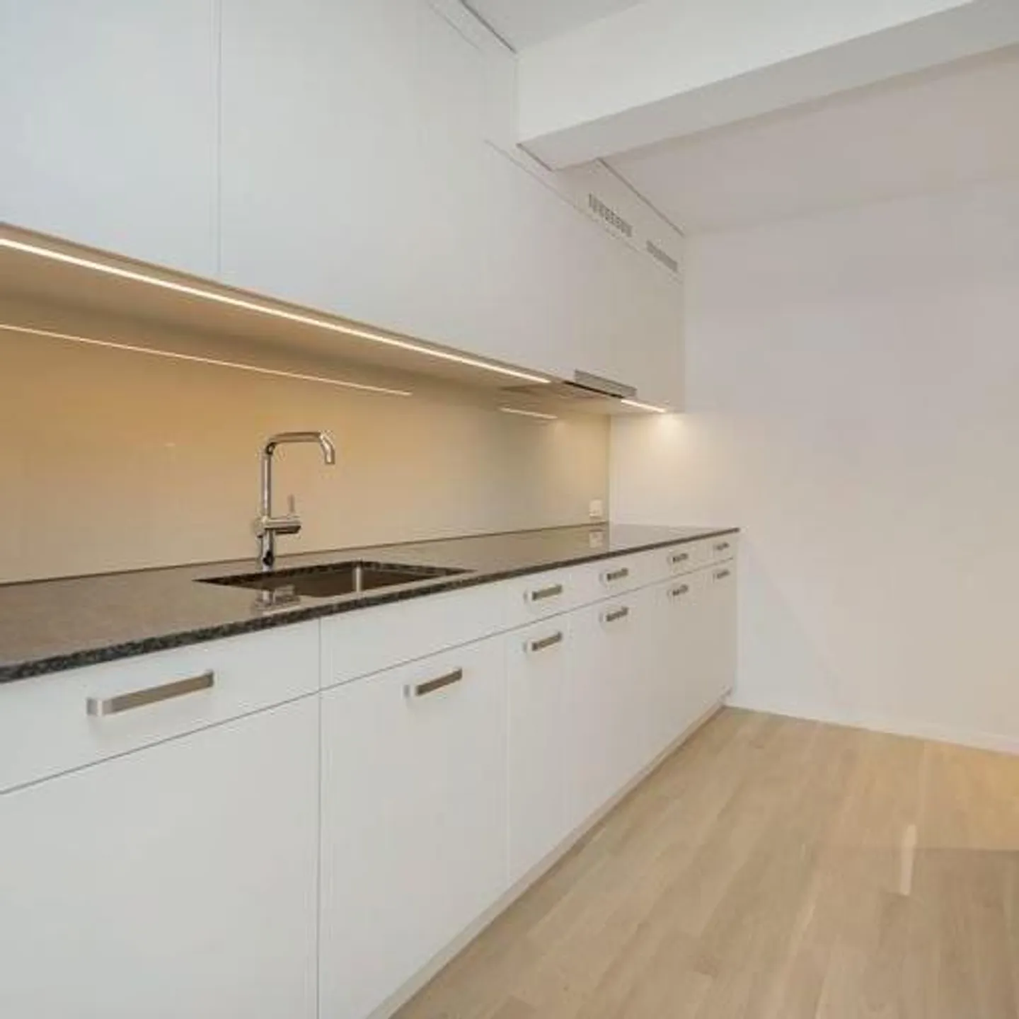 Appartement 4,5 pièces avec quatre balcons au centre de Bienne à louer - Photo 4 sur 13