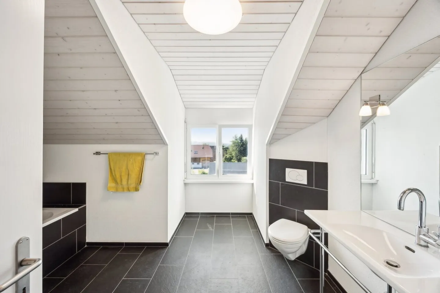 Charming Attic Apartment - Close to Nature and Quiet - Photo 7 of 9