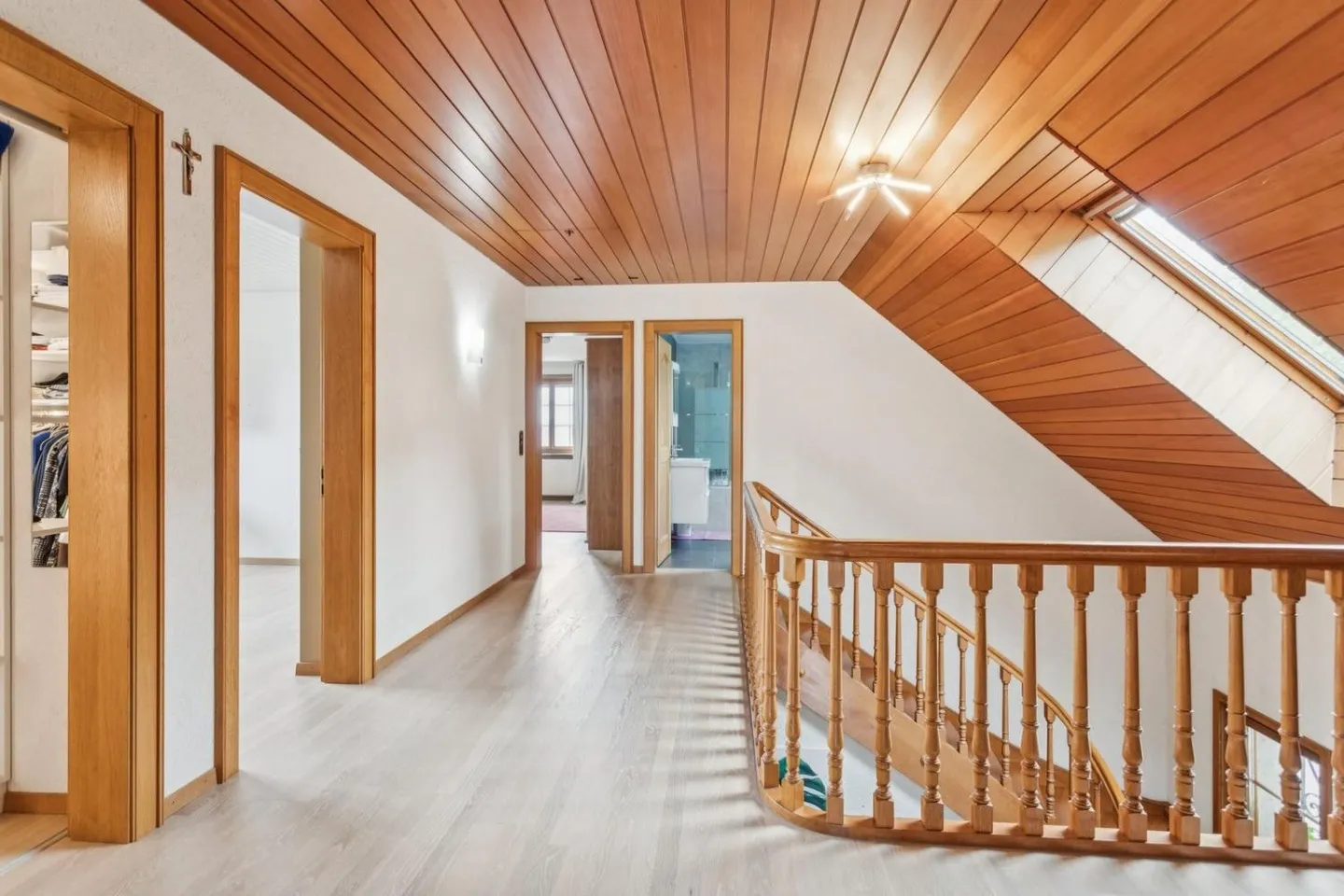 Immergiti nel fascino di questa casa unica a Ursy - Foto 8 di 13