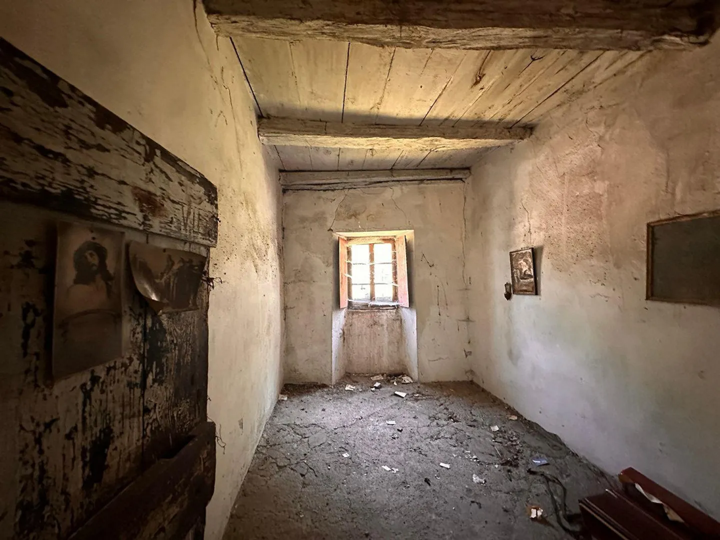 Two historic buildings with private courtyard in the heart of Gordevio - Photo 9 of 15