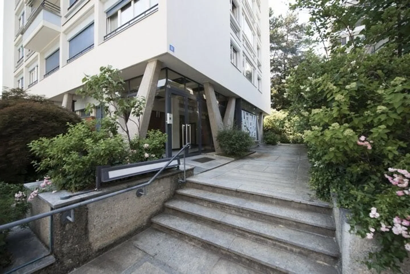 Im Erdgeschoss, mit kleiner Terrasse. - Foto 2 von 3