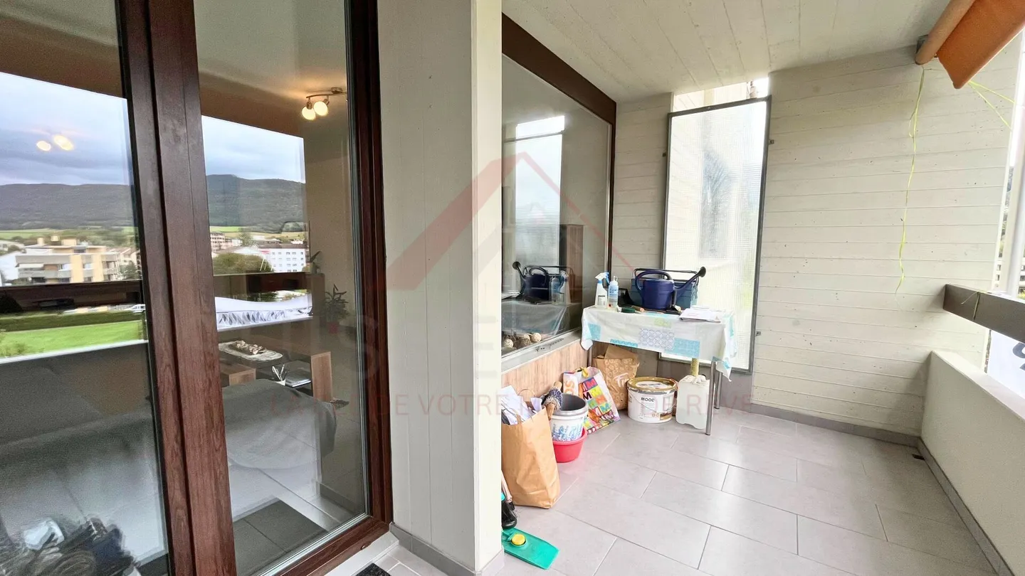 Raro a Delémont: luminoso appartamento di 3,5 locali di 85 m² con terrazza e vista panoramica - Foto 4 di 16