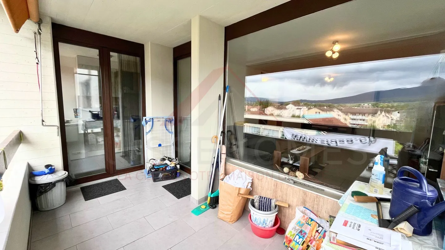 Raro a Delémont: luminoso appartamento di 3,5 locali di 85 m² con terrazza e vista panoramica - Foto 5 di 16