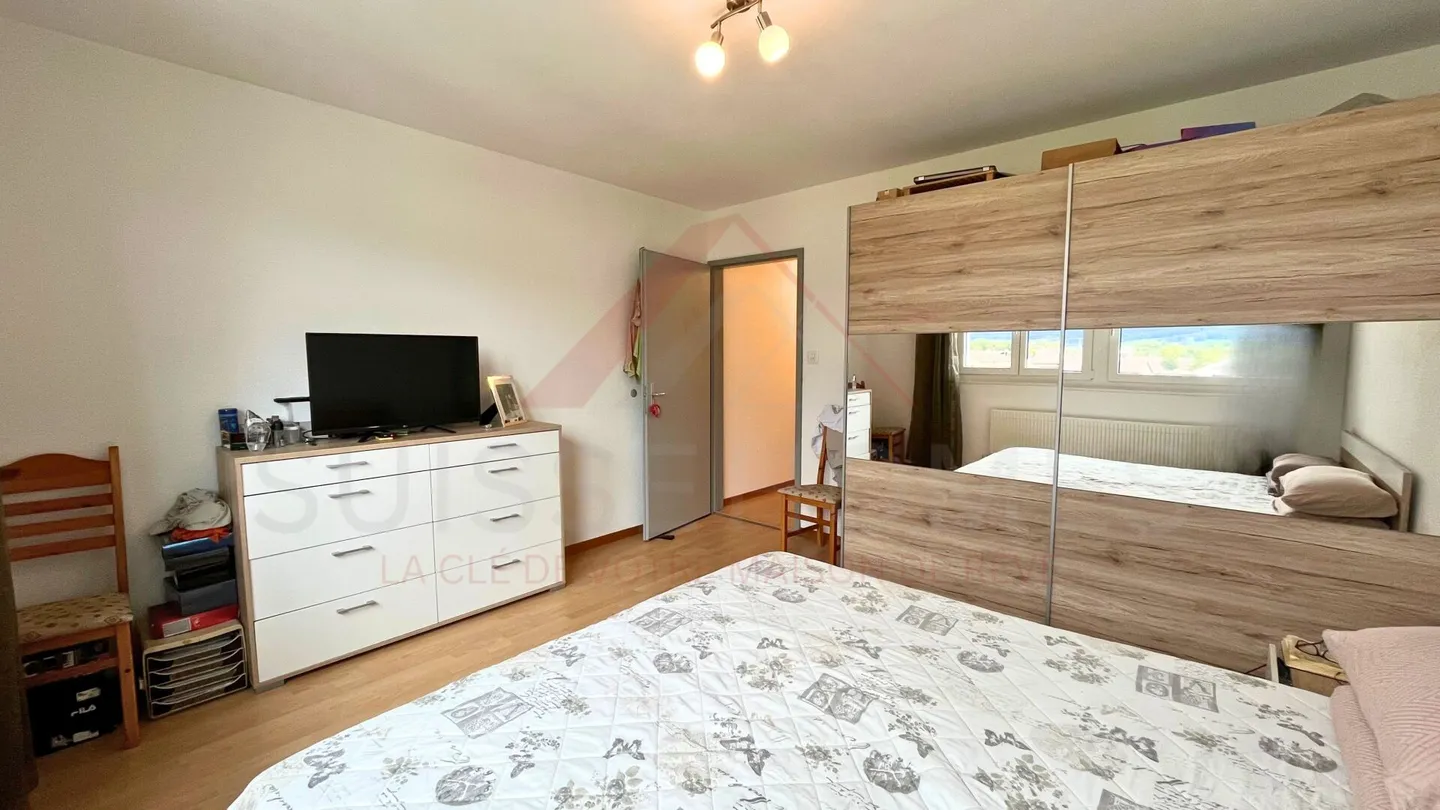 Raro a Delémont: luminoso appartamento di 3,5 locali di 85 m² con terrazza e vista panoramica - Foto 10 di 16