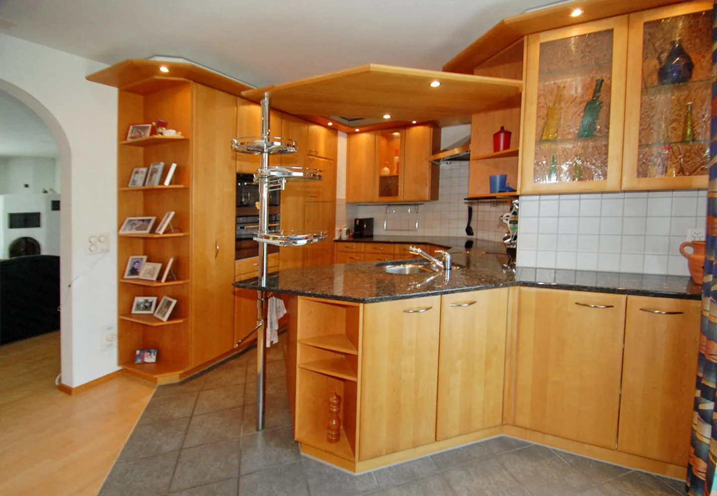 Spacious 5.5 Room Maisonette Apartment with Stunning Views - Photo 9 of 13