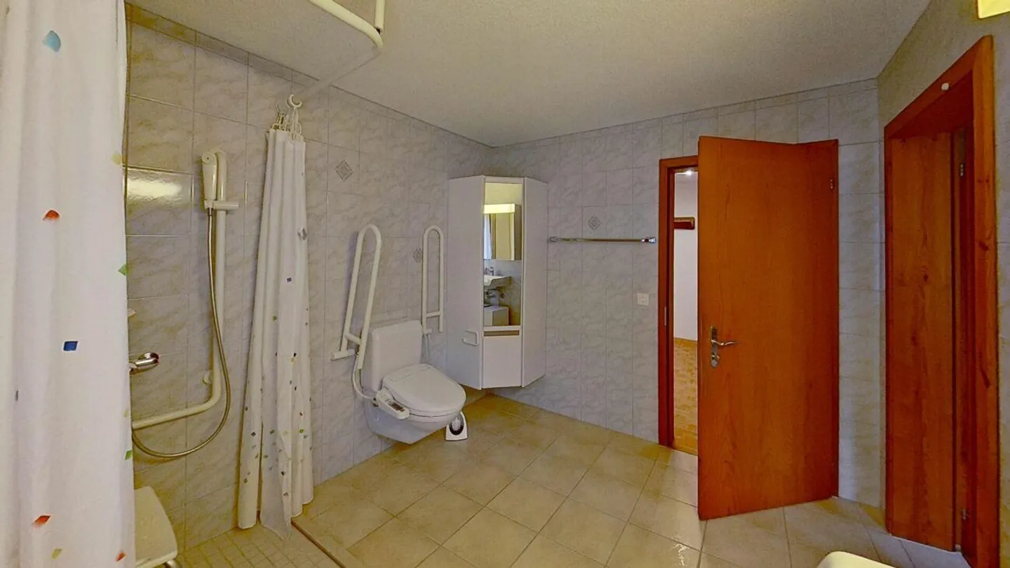 Spacious Apartment in a Quiet Neighborhood - Photo 5 of 13