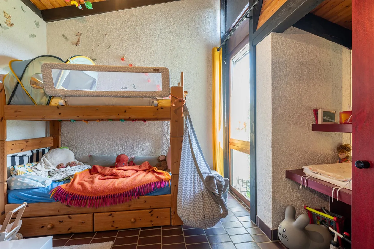 Private living in a magnificent hillside location above Aarau - Photo 7 of 13