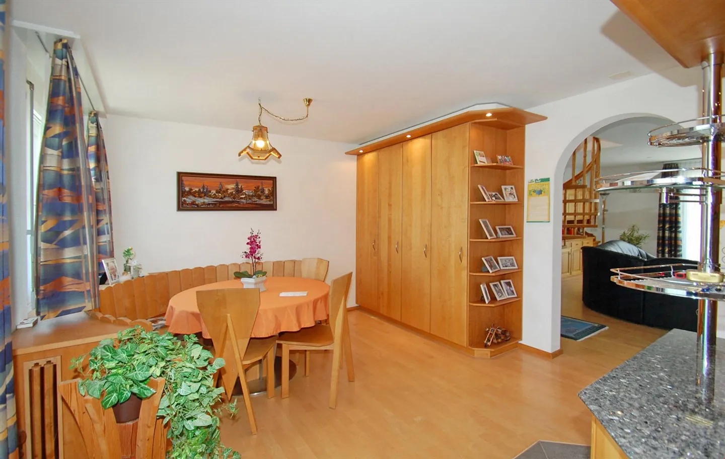 Spacious 5.5 Room Maisonette Apartment with Stunning Views - Photo 10 of 13