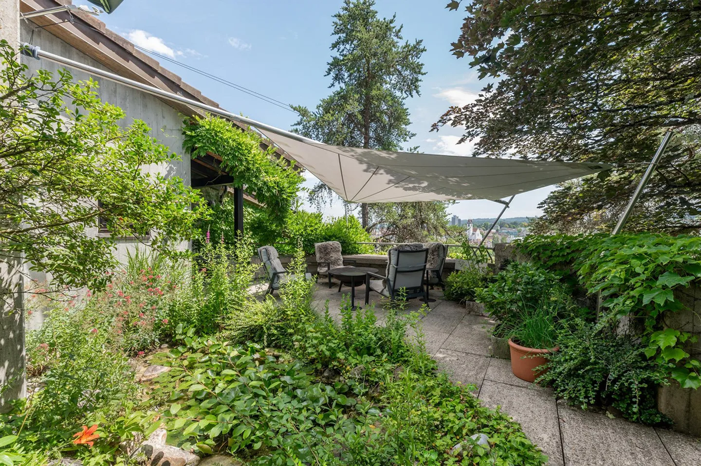 Private living in a magnificent hillside location above Aarau - Photo 10 of 13