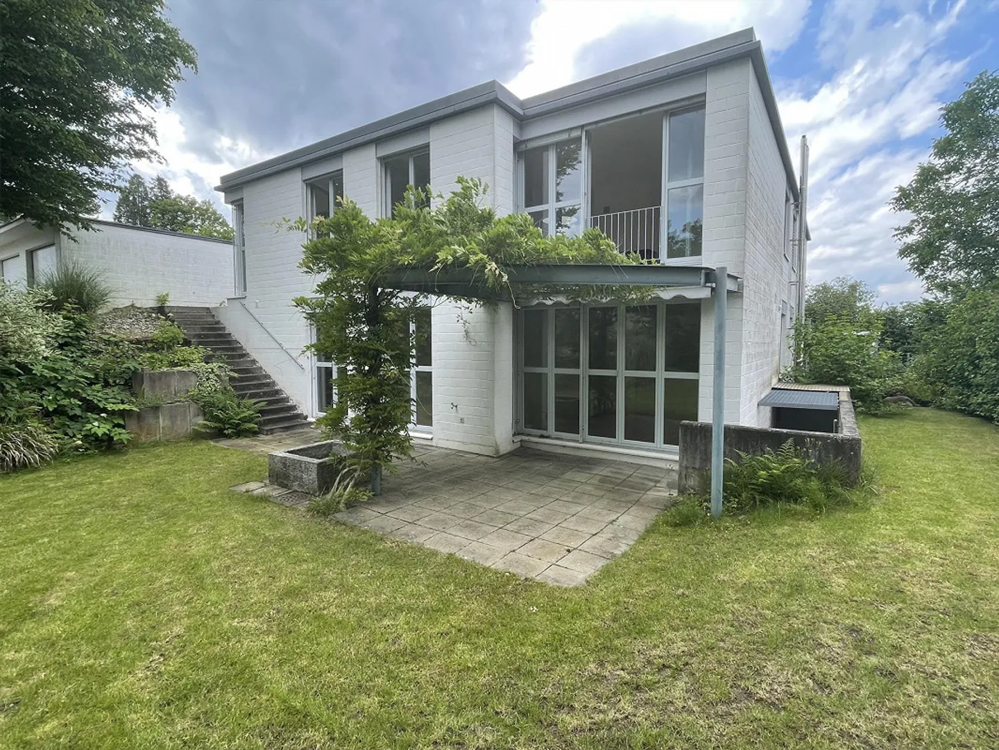 Casa bifamiliare di 4 1/2 stanze (camera degli ospiti inclusa), garage e 2 posti auto Therwil/BL - Foto 2 di 13
