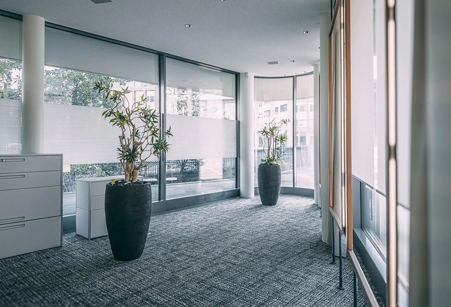 Votre entreprise dans un emplacement de choix - visibilité garantie ! - Photo 4 sur 15