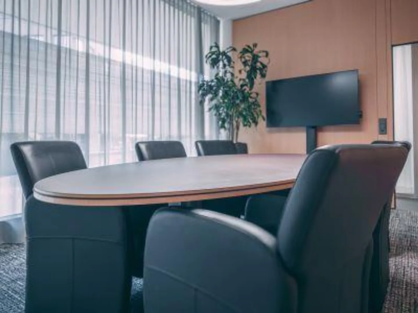 Votre entreprise dans un emplacement de choix - visibilité garantie ! - Photo 8 sur 15