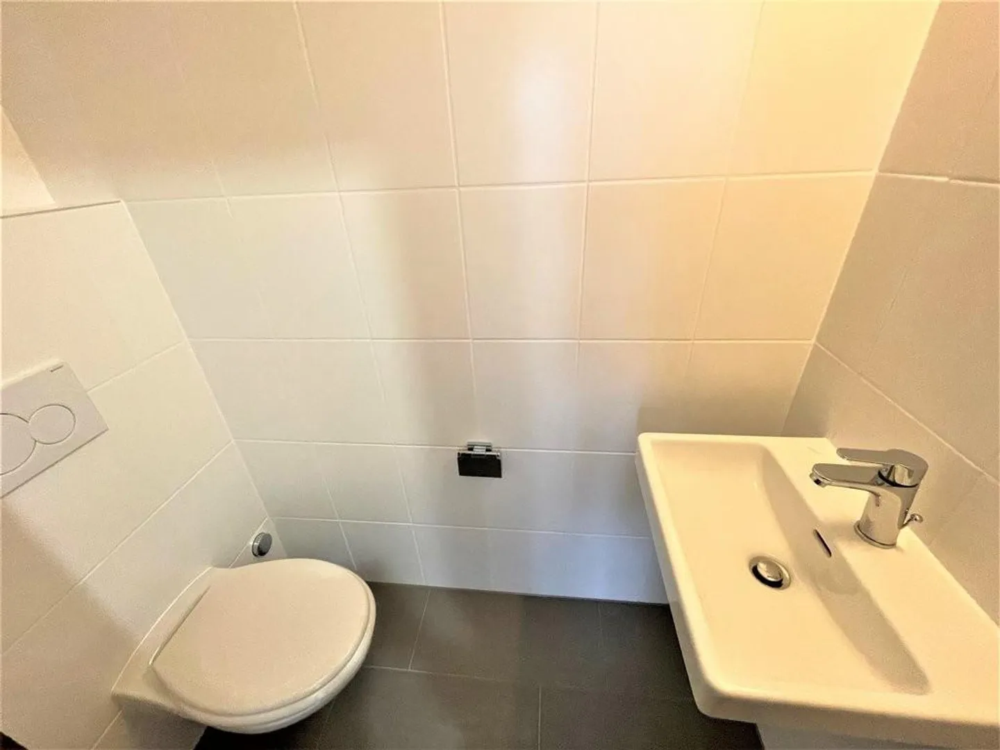 Jonction - proche quartier des Banques - Photo 8 sur 9