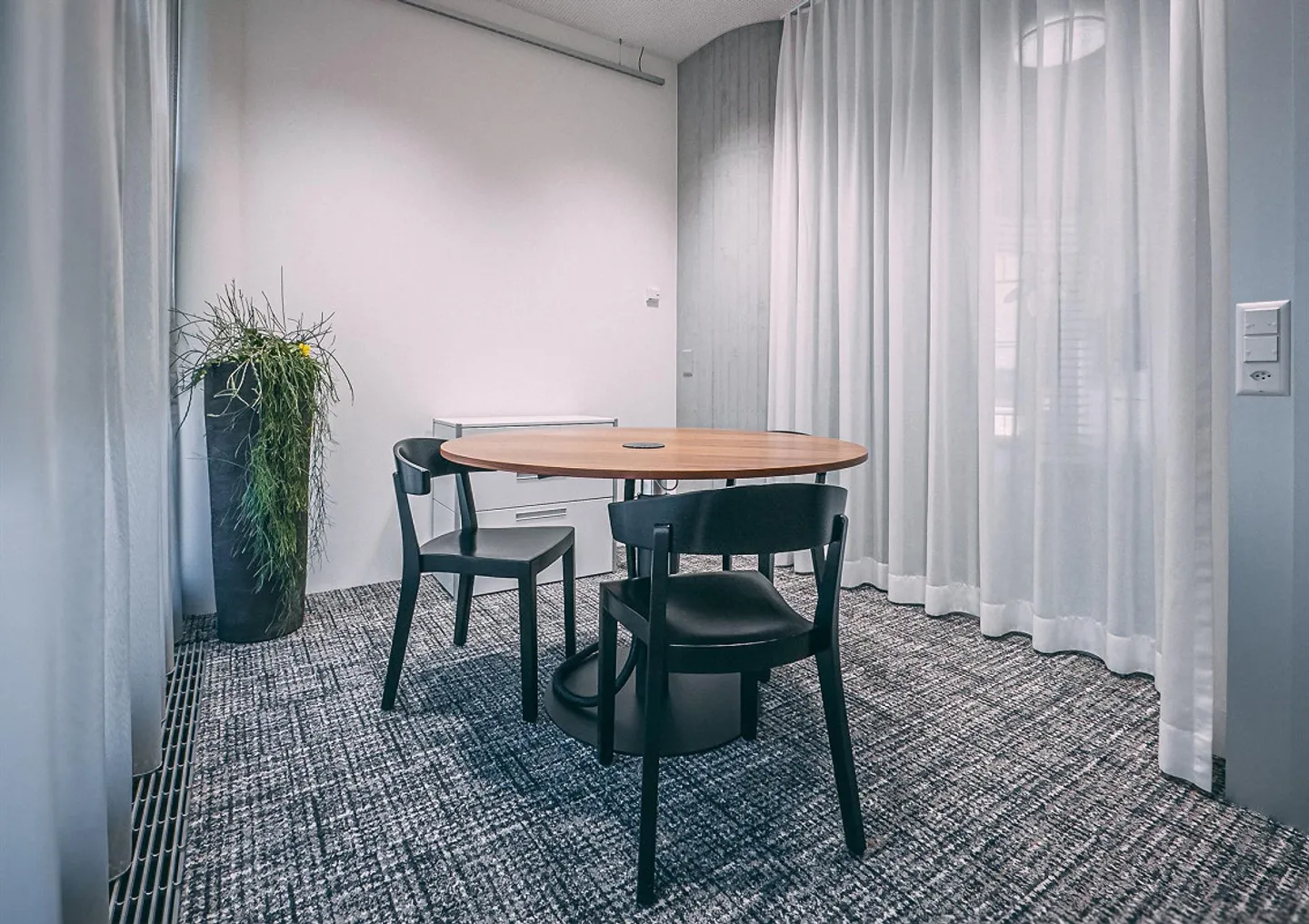 Votre entreprise dans un emplacement de choix - visibilité garantie ! - Photo 9 sur 15
