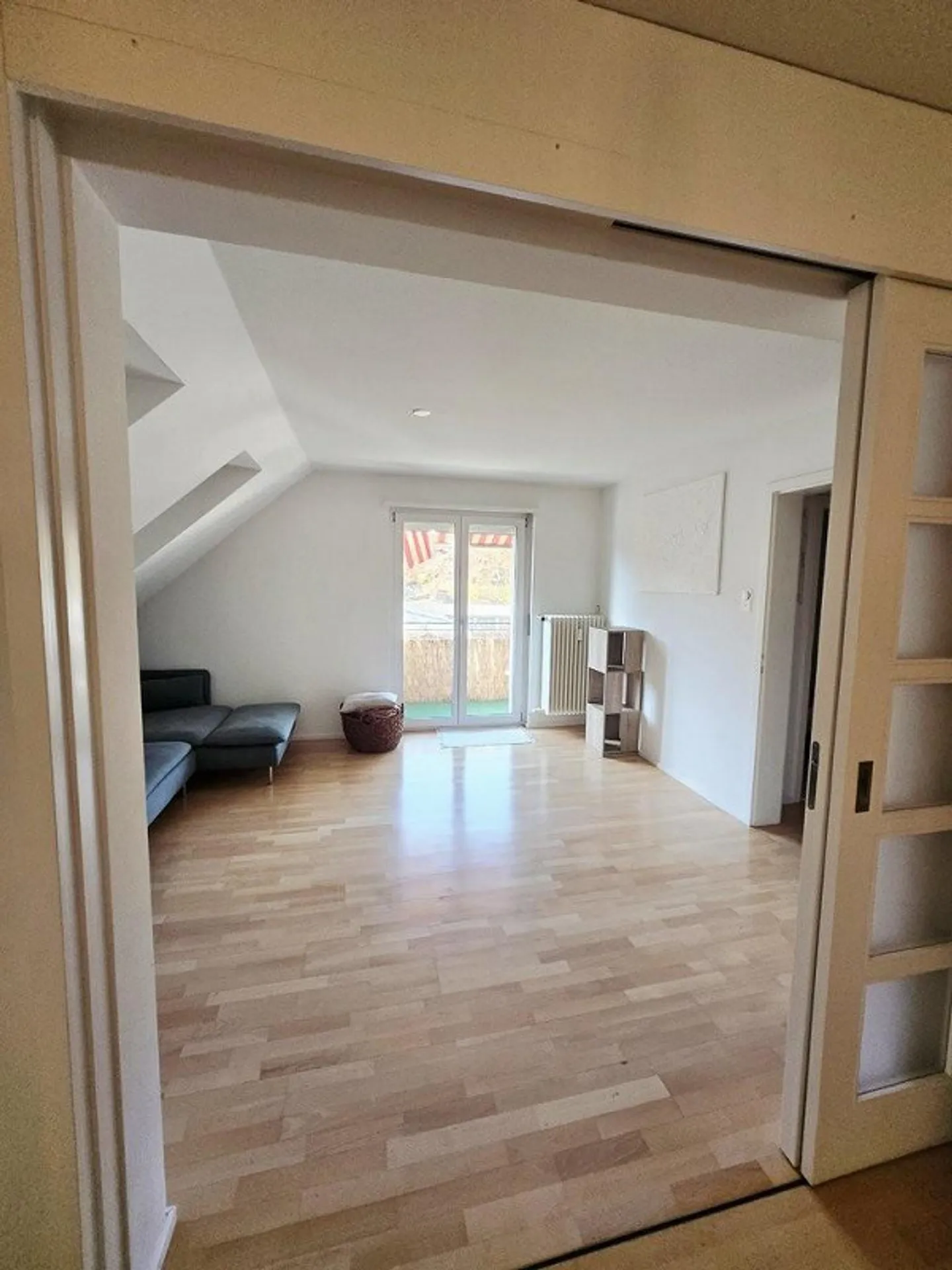 Cozy 3-room attic apartment for rent in Liebefeld - Photo 2 of 9