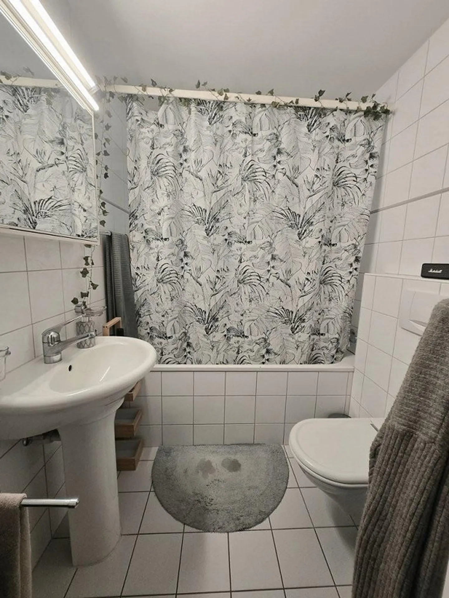 Cozy 3-room attic apartment for rent in Liebefeld - Photo 7 of 9