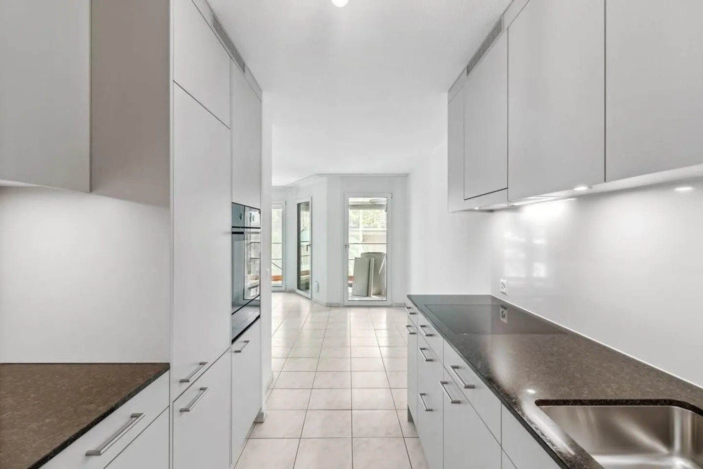 Appartement confortable de 3,5 pièces à louer à Zurich 8048 - Photo 2 sur 8