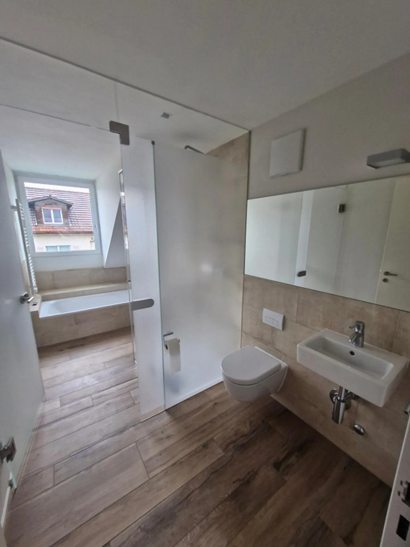 Exceptional 3.5 room attic apartment with condominium standard finish - Photo 3 of 6