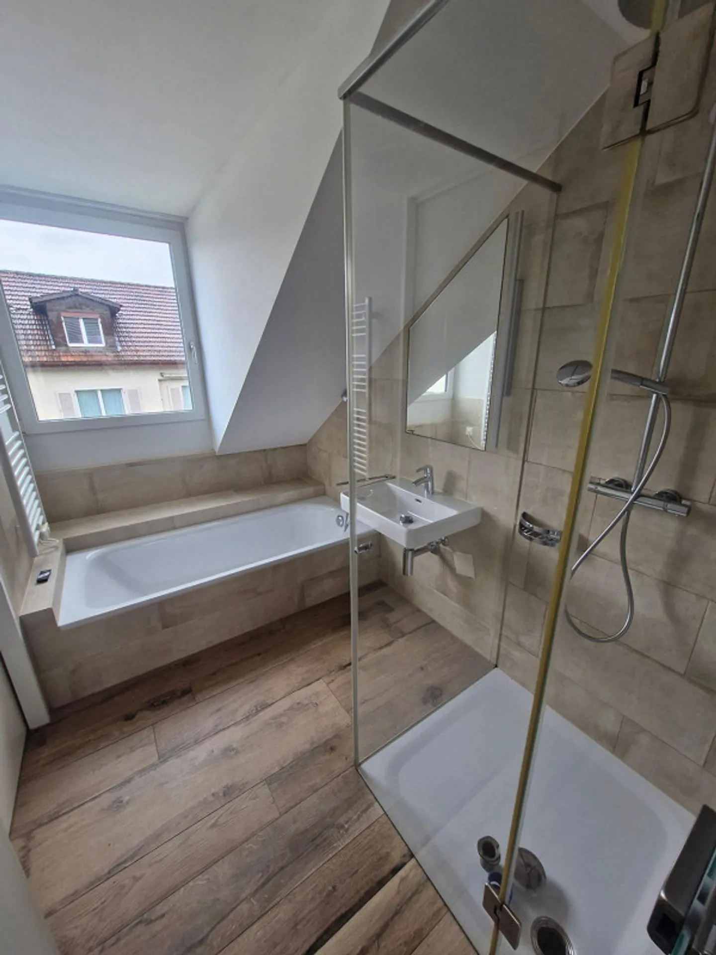 Exceptional 3.5 room attic apartment with condominium standard finish - Photo 4 of 6
