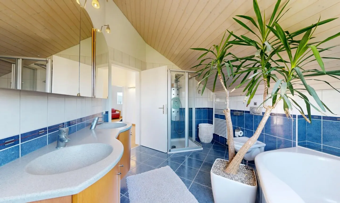 Élégante maison familiale avec piscine et jardin - Photo 10 sur 11