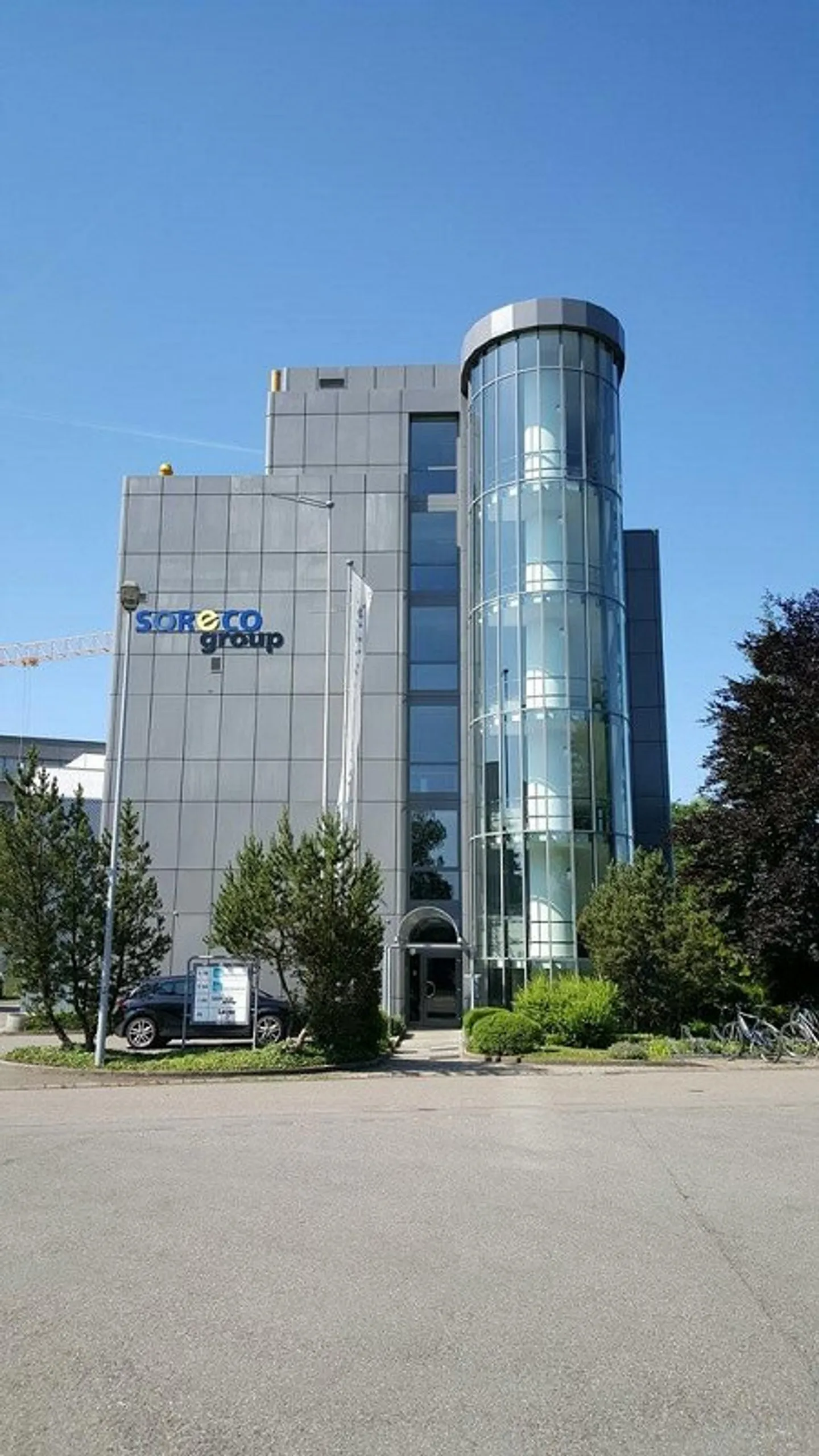 Parking space in a central location in Schwerzenbach for rent - Photo 1 of 2