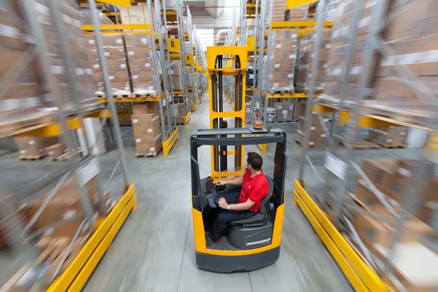 Warehouse of 5,000 sqm height 7 m near motorway junction - Photo 1 of 1