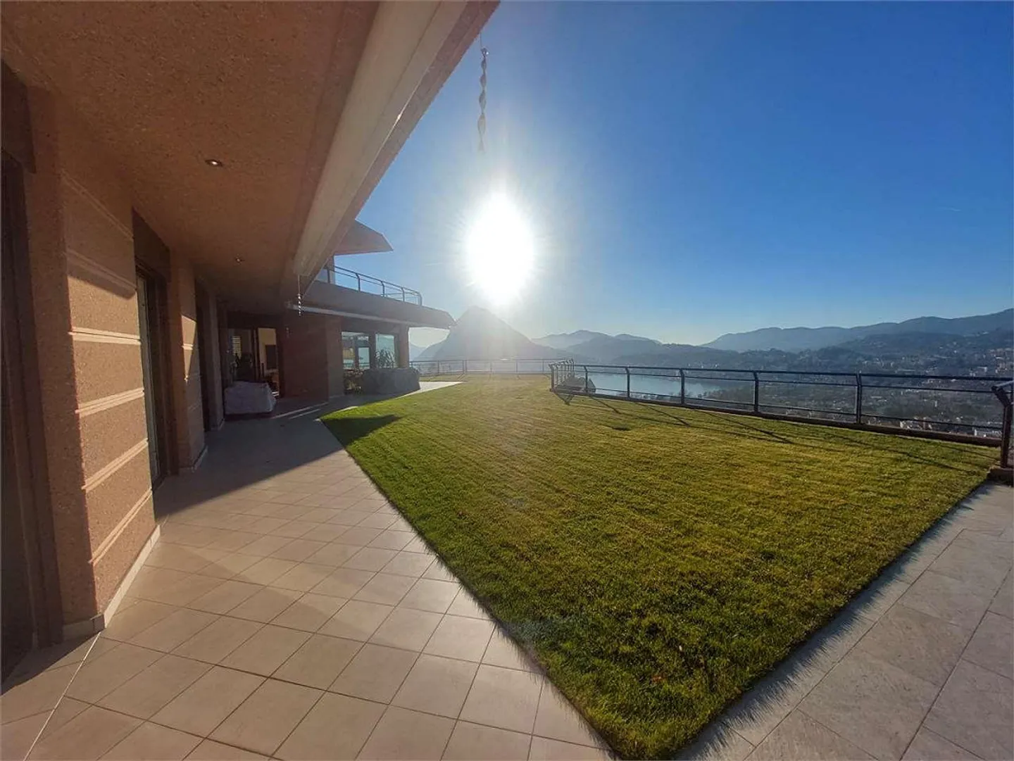 2568_Ruvigliana, magnifico appartamento con vista lago - Foto 1 di 10