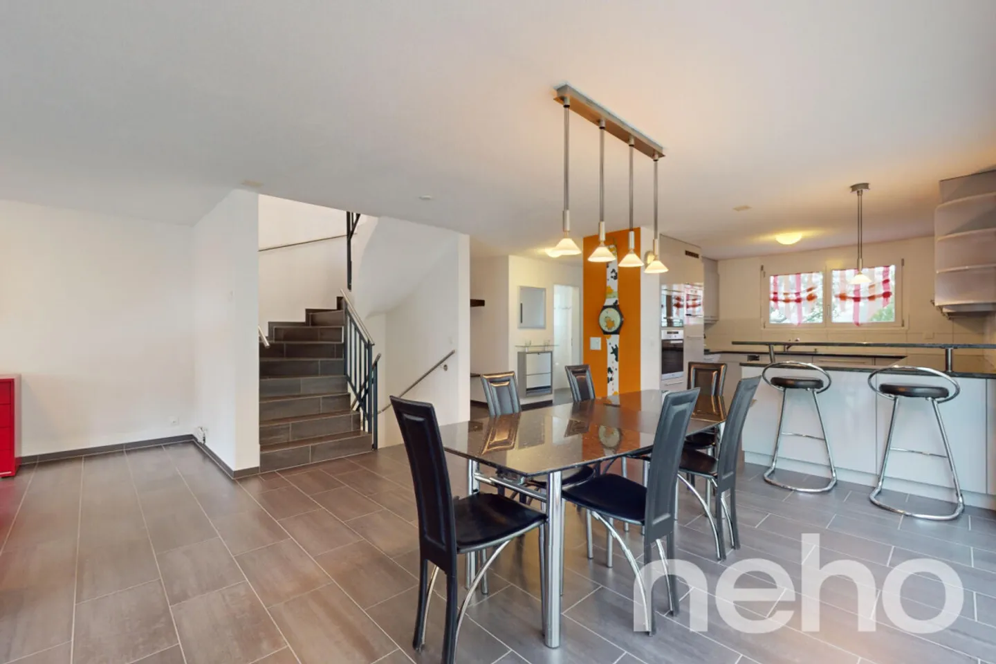 Casa unifamiliare indipendente di 5,5 locali con giardino - Foto 2 di 13