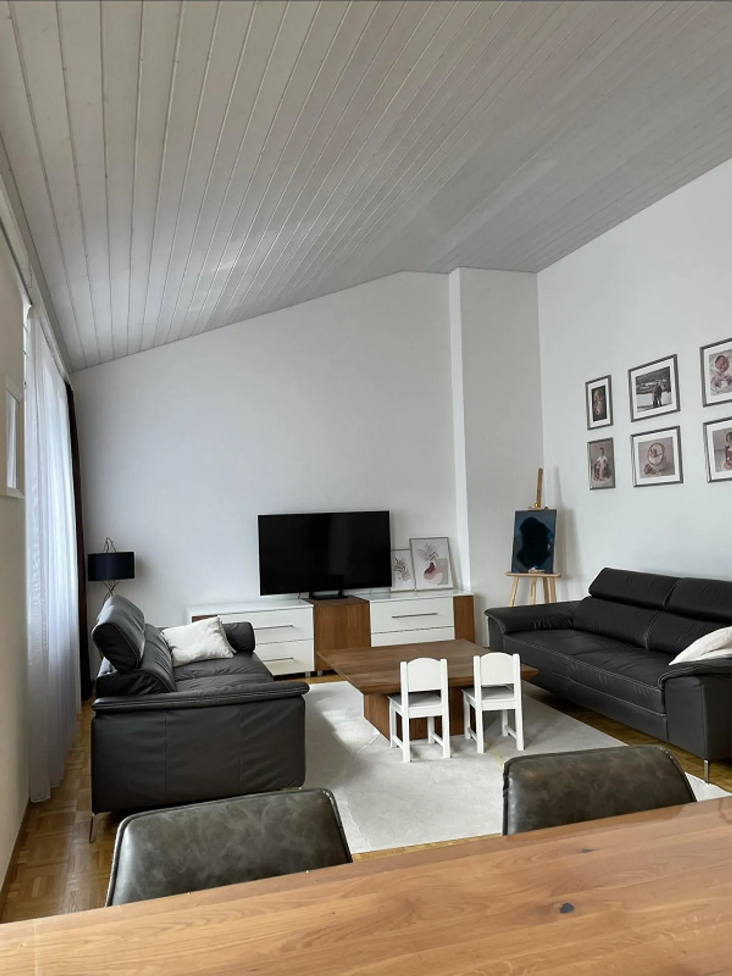 Appartement sous les combles lumineux de 3,5 pièces - Photo 2 sur 12