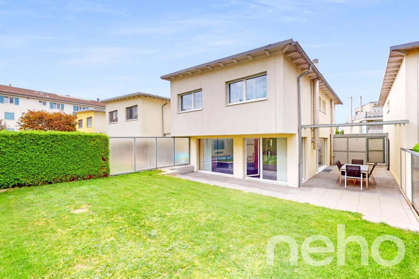 Casa unifamiliare indipendente di 5,5 locali con giardino - Foto 3 di 13