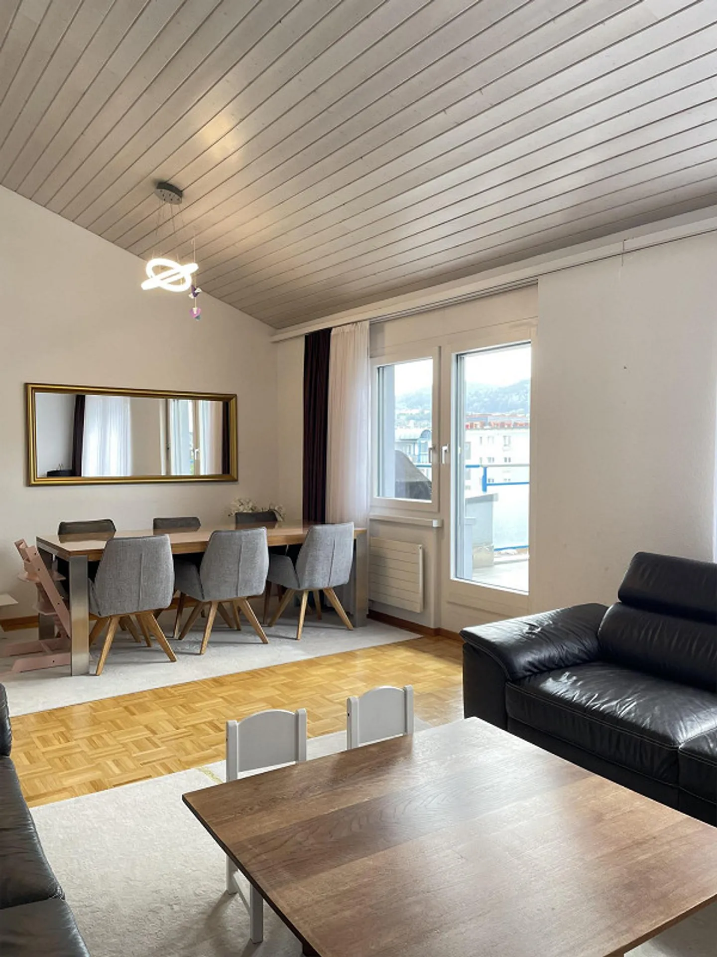 Appartement sous les combles lumineux de 3,5 pièces - Photo 3 sur 12