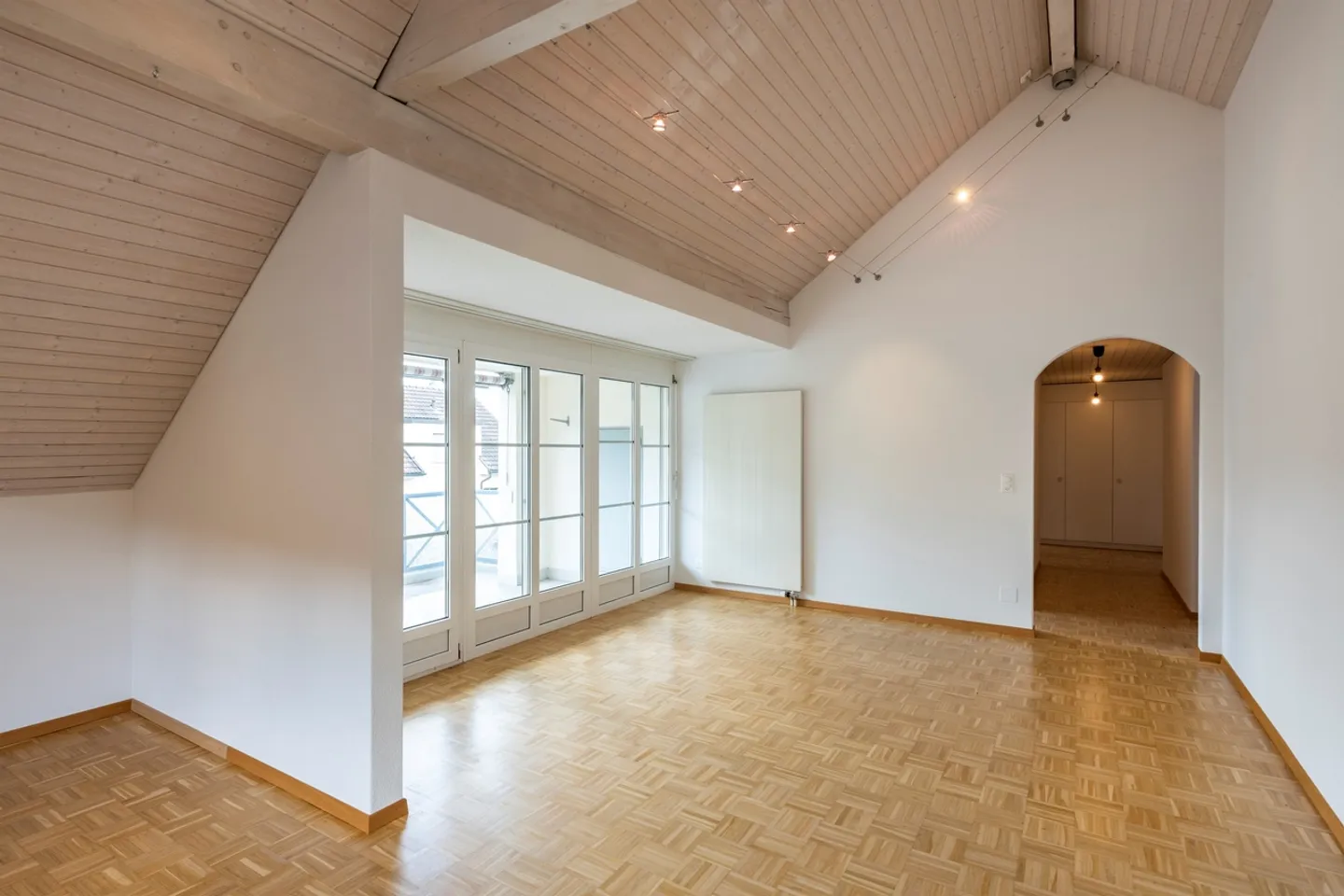 Charmante Dachwohnung mit Ausblick - Foto 6 von 8