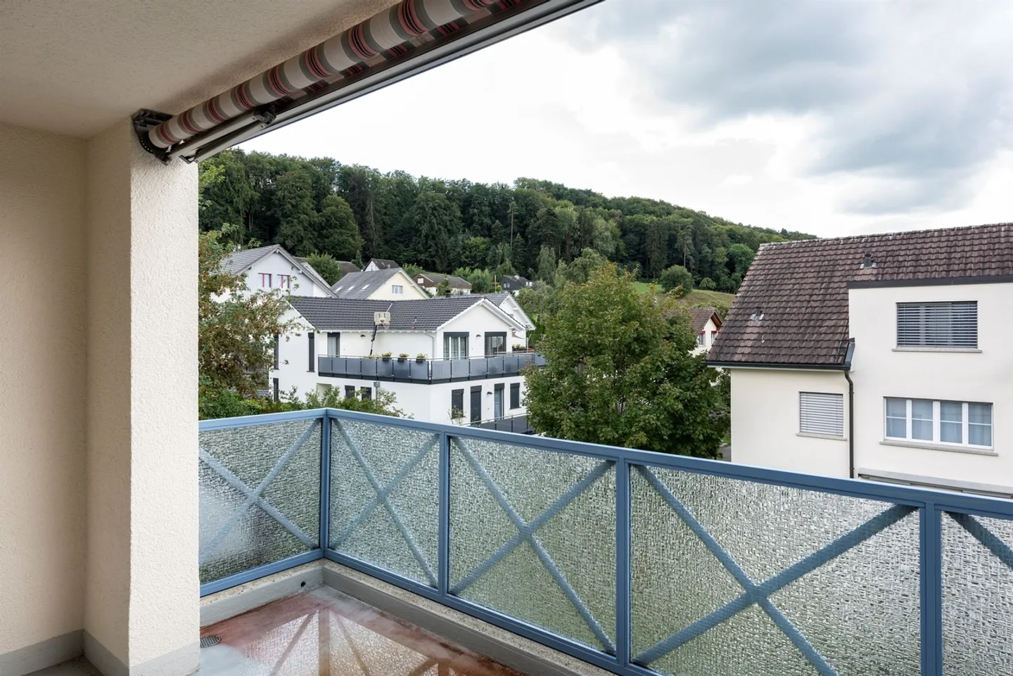 Charmante Dachwohnung mit Ausblick - Foto 8 von 8