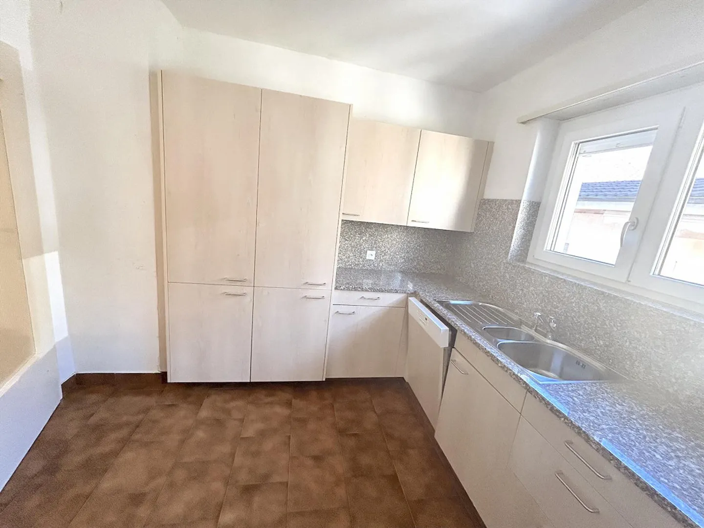 Helle 3.5-Zimmer-Wohnung mit Balkon und Parkplätzen in Lugano-Viganello - Foto 9 von 14