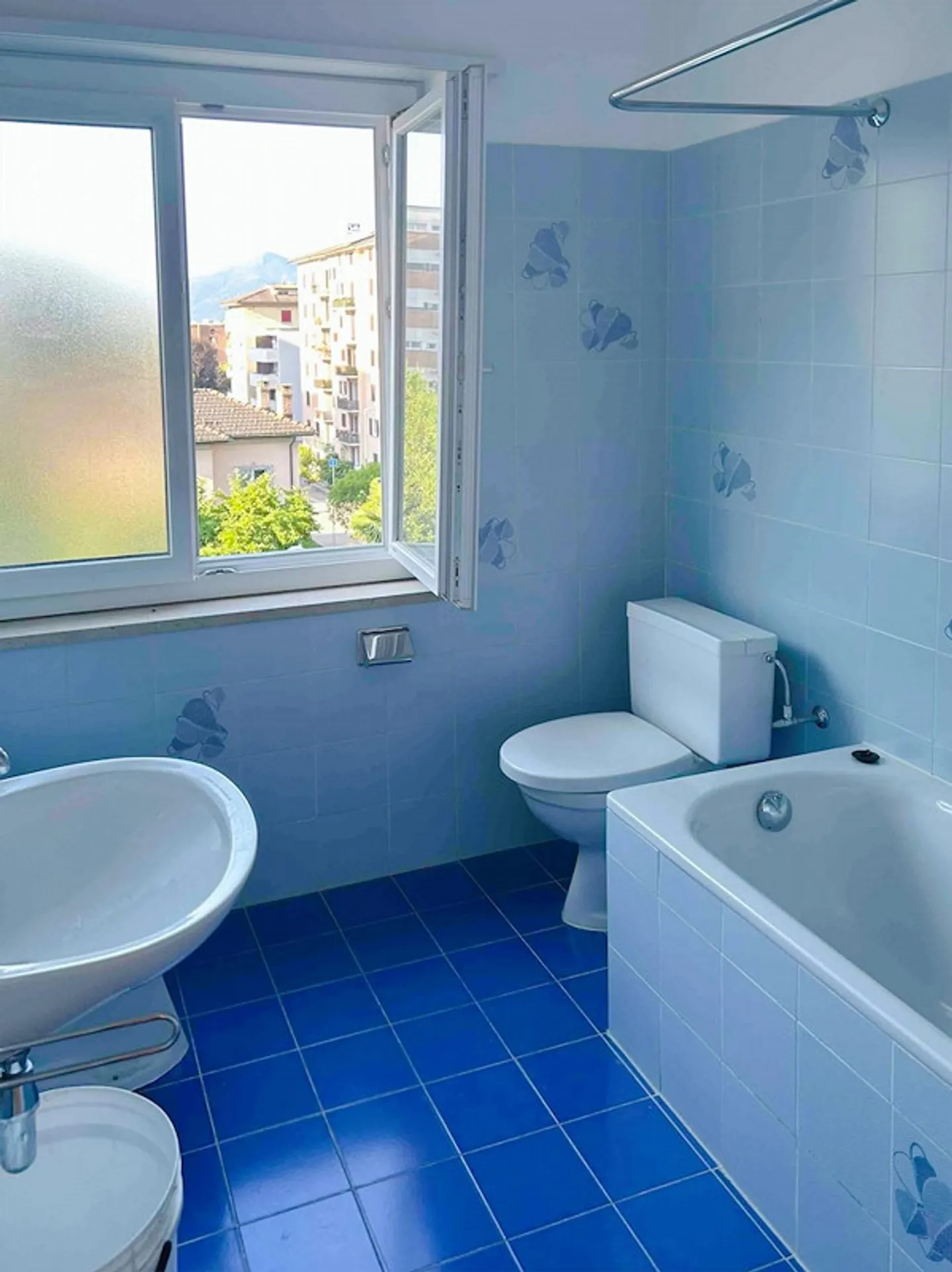 Helle 3.5-Zimmer-Wohnung mit Balkon und Parkplätzen in Lugano-Viganello - Foto 11 von 14