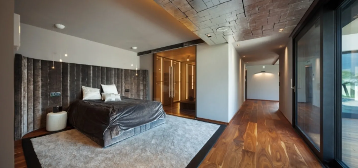 Modern Luxury Villa with Lake Lugano View, Swimming Pool and Boat Dock - Photo 15 of 20