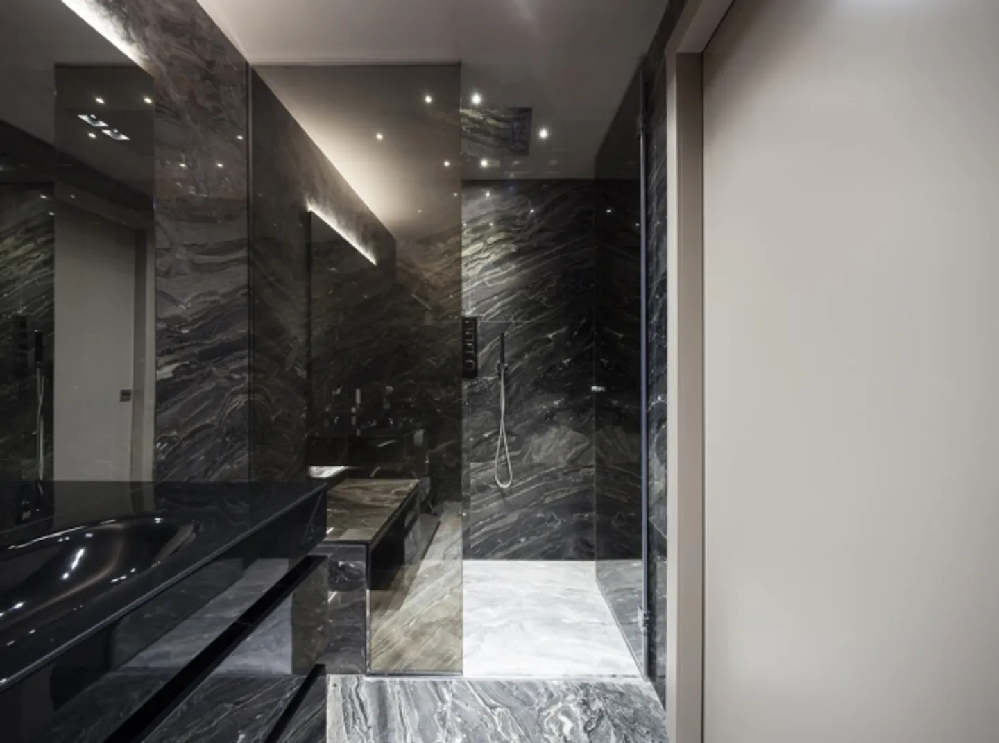 Modern Luxury Villa with Lake Lugano View, Swimming Pool and Boat Dock - Photo 20 of 20