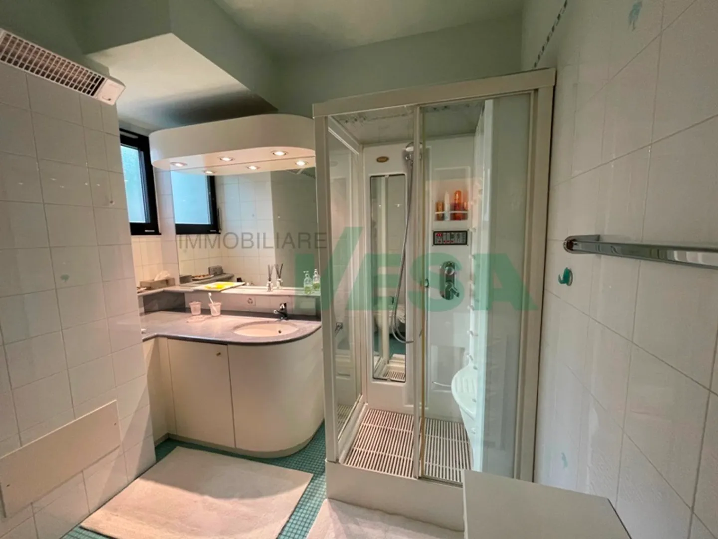 Elegante und helle 6,5-Zimmer-Duplexwohnung in exklusiver Lage - Foto 10 von 11