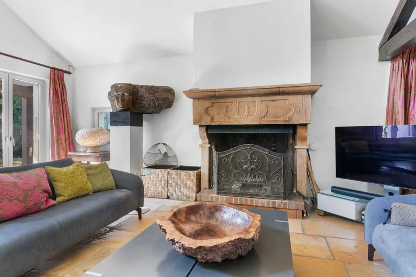 Maison de caractère au charme de château nichée au coeur d'une parcelle arborée - Photo 2 sur 13