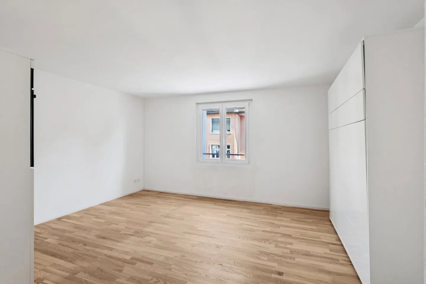 Rent a studio & secure 1 month free! - Photo 2 of 6