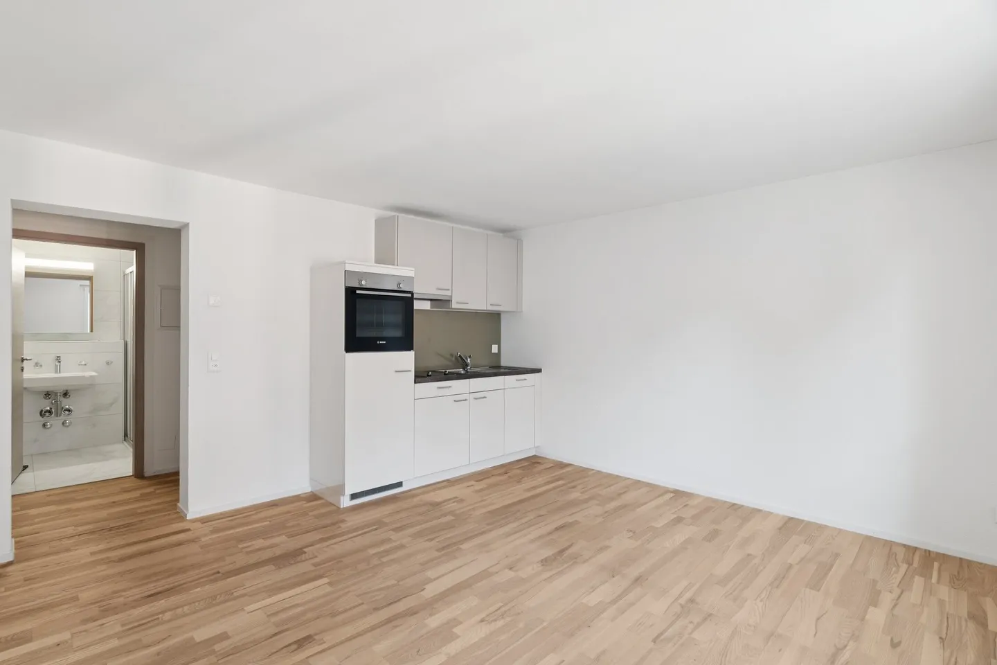 Rent a studio & secure 1 month free! - Photo 4 of 6