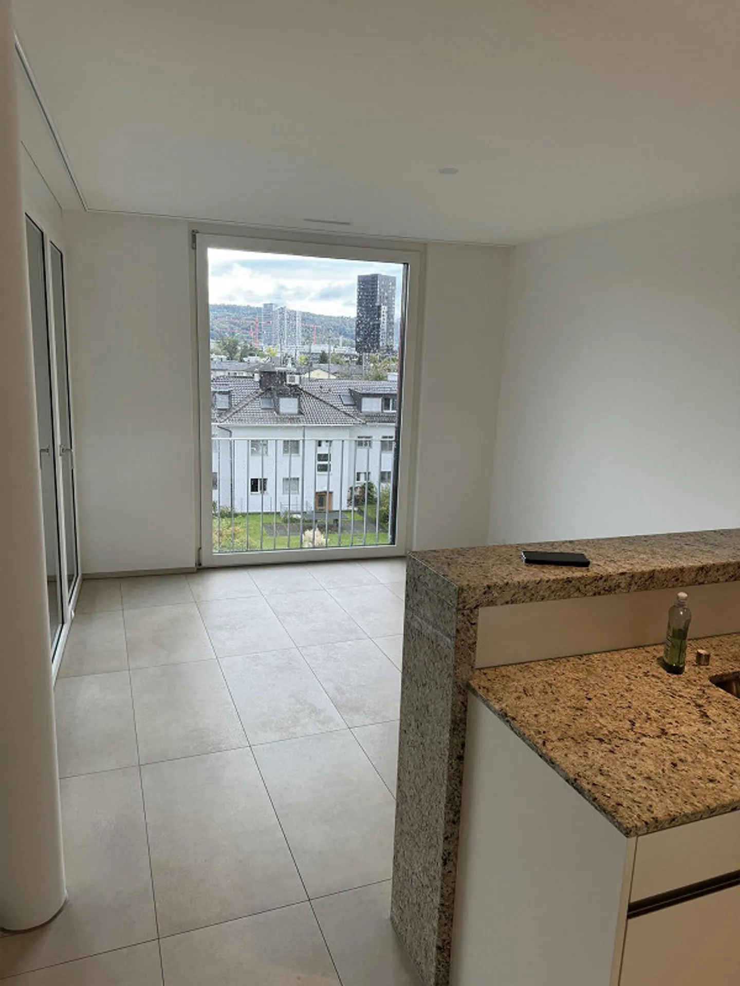 Beautiful 2.5 Room Apartment with Everything the Heart Desires - Photo 3 of 12