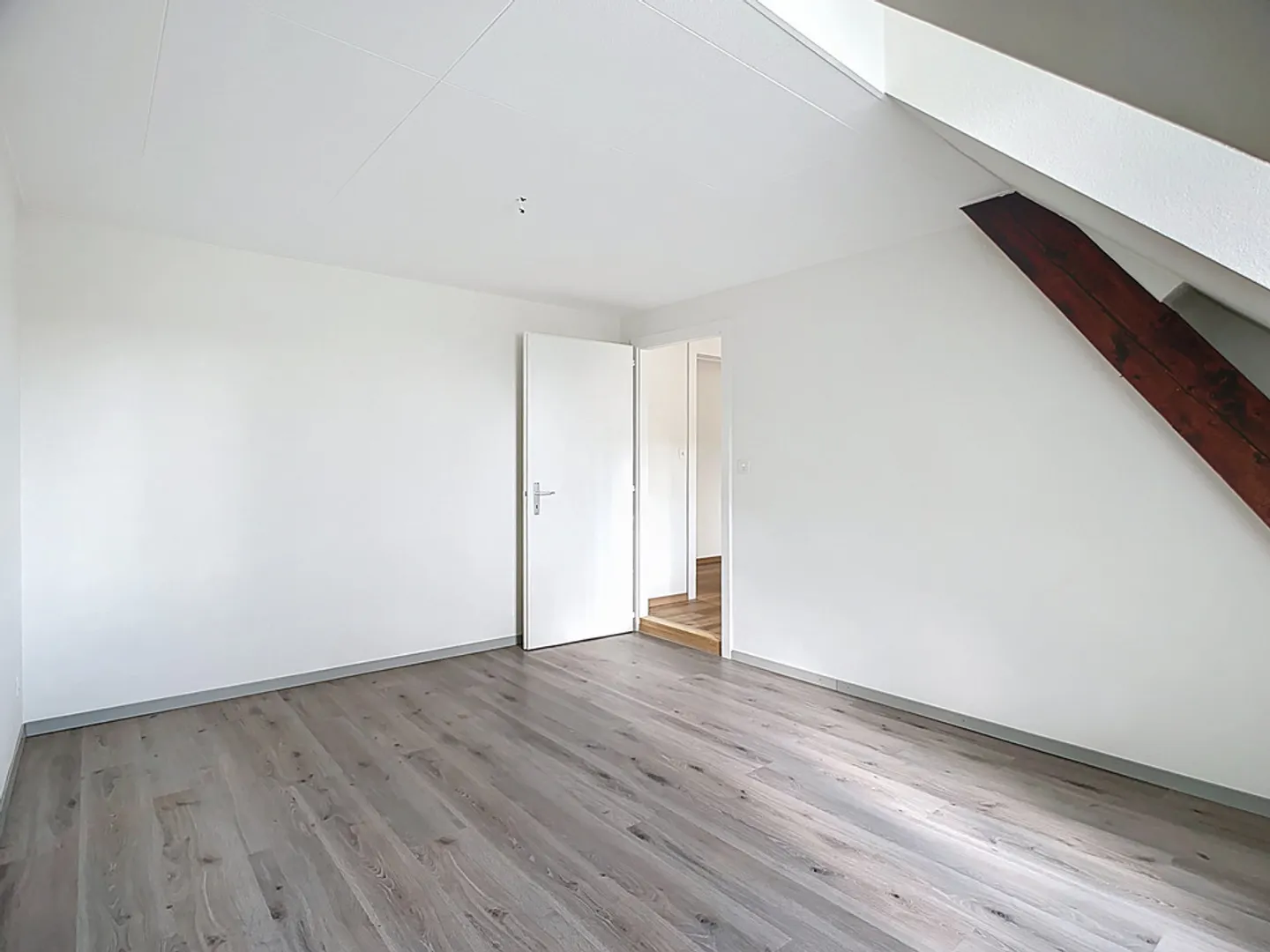 Appartement 4 pièces confortable - Photo 8 sur 11