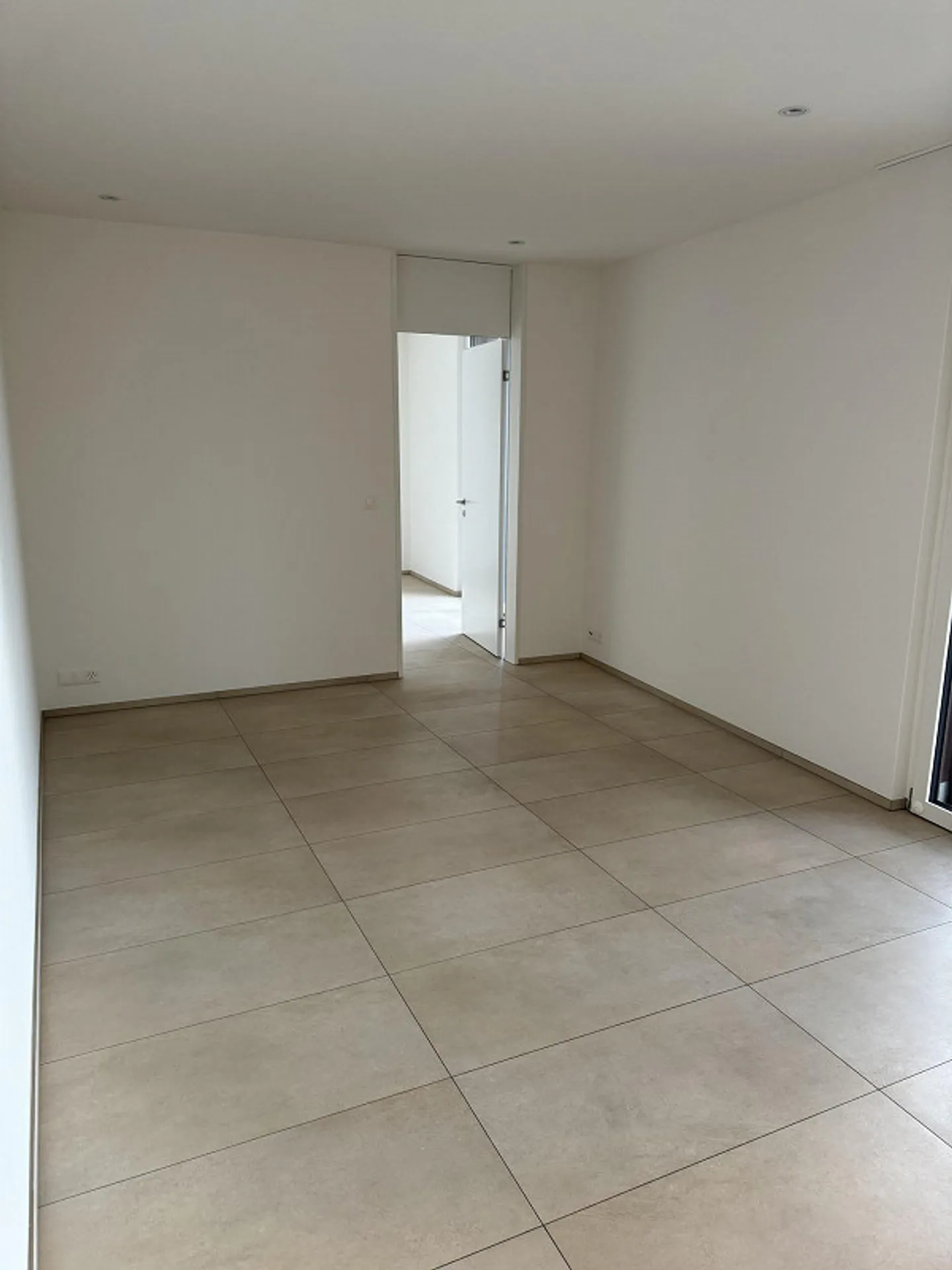 Beautiful 2.5 Room Apartment with Everything the Heart Desires - Photo 7 of 12