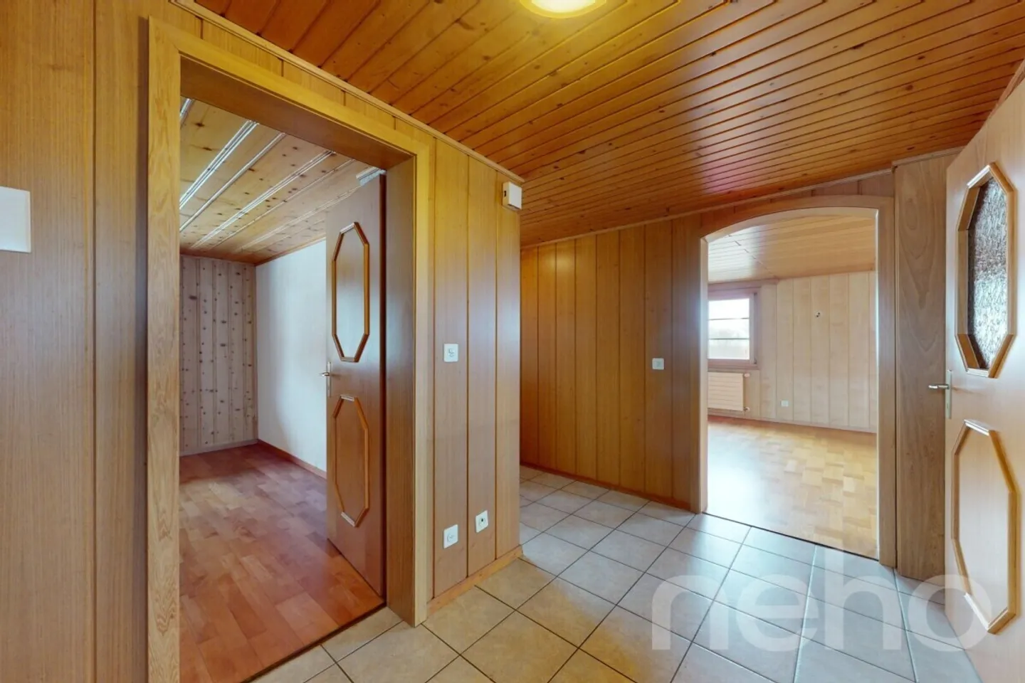 Charmantes Chalet mit Baupotenzial und großem Grundstück - Foto 9 von 13